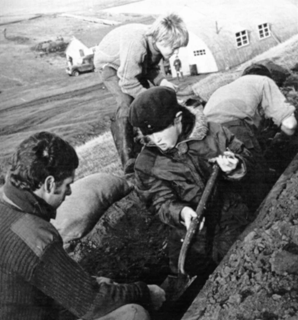 Young Peoples Accounts 1982